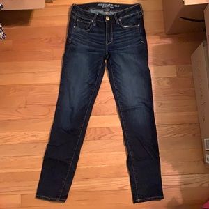 American Eagle dark blue stretchy skinny jeans. 4